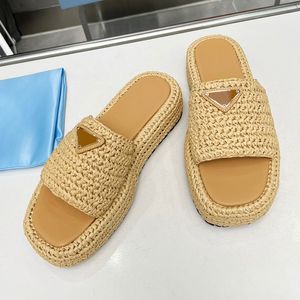 Designer Slipper Sandales noires Crochet Strap Slide Cuir Wedges Sandal Knit Plate-forme de paille Mule Femmes Summer Beach Mens Sliders Piscine Chaussures de confort plat