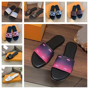Zapatillas Diseñador Sandalias de lujo Zapatos de mujer Piscina Plana Cómoda Mula en relieve Cobre Tres Negro Rosa Marfil Moda de verano Zapatillas de playa resbaladizas