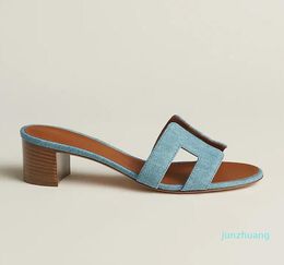 Zapatilla de diseñador para mujer, sandalias de diapositivas, zapatos de sandalias de verano, tacón medio, clásico, informal, para mujer, zapatillas exteriores, deslizadores, sandalias de cuero de playa