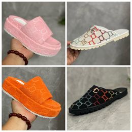 Designer Slipper Luxury Women Sandal Brand Slide Men Men Slippers Abands Bottom Flip Flop Design Sneakers By Shoebrand W119 01
