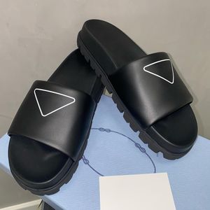 Diseñador Slipper goma de goma al aire libre zapatillas triángulo sándalo tobogán de sándalo plano plano lujos de verano toboganes de verano