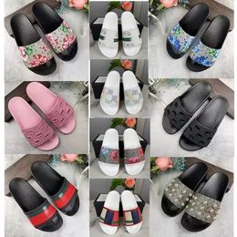 Designer Slipper Caoutchouc Diapositives Sandale Floral Brocart Mode Mens Slide Gear Bottoms Flip Flops Rayé Femmes Designers Mocassins Chaussures de plage