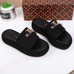 Designer Slipper Sandaal Europese dikke hiel slippers populair voor vrouwen zomer nieuwe Koreaanse mode open teen slippers dragen strandsandalen uiterlijk trend