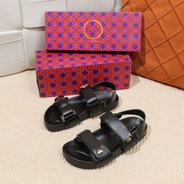 Diseñador Sandal Sandalia espesa Sombrita esponjada Sandalias Velcro Summer NUEVO CUERRO VERSATILLO CORREA ABIERTA CANTRA PEQUARIA PARA MUJER