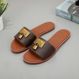 Designer slipper Vrouwen Slippers Luxe Sandalen Merk Sandalen Echt Leer Flip Flop Flats Slide Casual Schoenen Sneakers Laarzen van merk 304