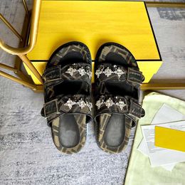 Designer Slippers en Sandalen Platform Heren- en Damesschoenen F Diamond Slippers Show Fashion Gemakkelijk te dragen Stijl Sandalen en Slippers met Doos 99