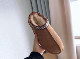 Zapatillas de diseñador Australia Botas botines de moda zapatos de mujer zapatillas de deporte cálidas Plataforma de piel de oveja Zapatilla Tobillo Botas de nieve Castaño invierno tao