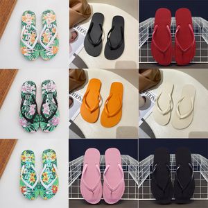 Designer Slippers Fashion Outdoor 2024 Sandals Platforms Classic Pinched Beach Alphabet Print Flip Flops Summer Flat Casual Chores 93