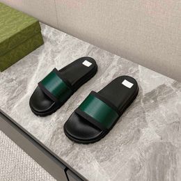 Designer slippers voor mannen dames buitenkamer huisdia's rode strepen flats versnellingspoel muilezel pantoufle 240515