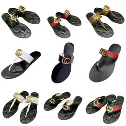 Zapatillas de diseñador para mujeres 2GS Luxury Leather Thong Slippers para mujeres Toboganes de verano Toboganes planos verdes de nylon chanclas de nylon Sandalias Sandalias Tamaño 35-42