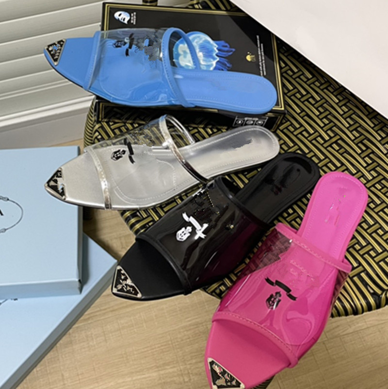 Flipers de designer para mulheres cartas imprimem l￢minas planas transparentes de PVC Tri￢ngulo Peep Toe Sandals Sumals Summer Shoes Logo Mulas 2023 Slides casuais de praia