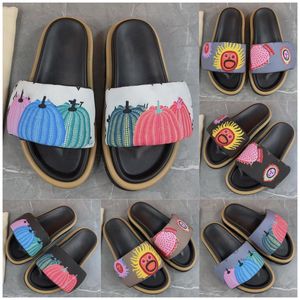 Slippers de créateurs pour femmes sandales pour l'été extérieur piscine plage de douche intérieure chaussures plates