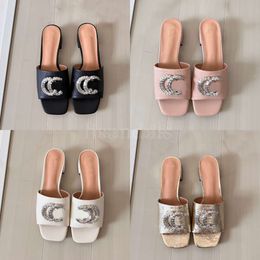 Designadores zapatillas para mujeres Patrón de diamantes de cuero suave Classic Crystal Casual Sandals Ladies Parejas de moda Regalos zapatillas zapatillas