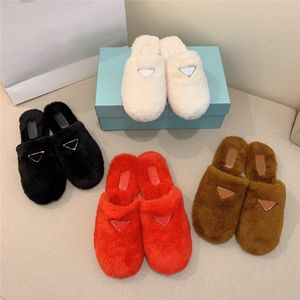 Chaussons de concepteur Fourrure Fourrure moelleuse Flop Tongs Laine Qualité de laine Top de laine Chaud et confortable Peluches Semelle extérieure en caoutchouc résistant à l'usure 35-40