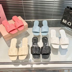 Pantoufles de créateurs de luxe tongs en cuir à talons bas sandales d'été mode femmes sexy noir sexy blanc marron rose 11
