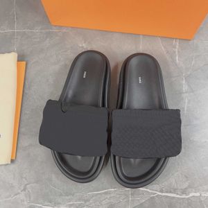 Zapatillas de diseñador Sandalia de lujo Hombres Mujeres Zapatos PoolPillow Comfort En relieve Diapositivas de verano Zapatillas de playa 240215