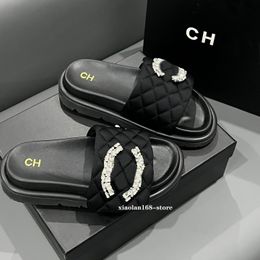 Designias zapatillas de lujo Sandalias para mujeres de lujo Mulas de tobogán mulas Flip-Flops Sumpers Slippers Fashion Crystal Leth Lady Shoe 35-40