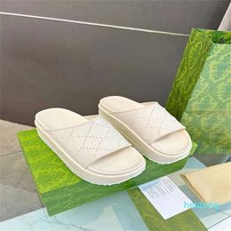 Pantoufles de créateurs sandales d'été pour femmes pour hommes Pantoufles à plateforme creusées chaussures de plage