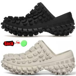 Pantoufles de créateurs Hommes Femmes Defender Clog Noir Caoutchouc Sneaker Pneu Sandales Casual Chunky Plate-forme Chaussures Semelle épaisse Hommes Marques de luxe Baskets de mode 38-45