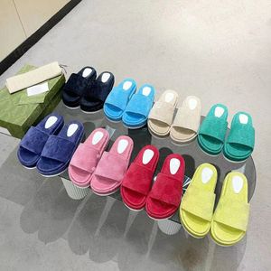 Designer Slippers Heren Dames Flats Dikke Zool Sandalen Hoge Hakken Geborduurd Bedrukt Leer Platform Glijschoenen Zomer Mode Jelly Canvas Rubberen Slippers