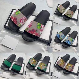 Designer Pantoufles Femmes Hommes Mode Sandales De Luxe Floral Marque Slipper Blooms Caoutchouc Appartements D'été Plage Chaussures Mocassins Gear Bottoms Sliders avec boîte