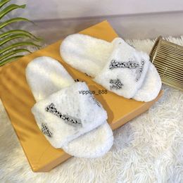 Zapatillas de diseñador Sandalias Chanclas Zapatillas de mujer antideslizantes de moda Palabras bordadas Madre e hija Zapatillas de lujo esponjosas y esponjosas cálidas para interiores