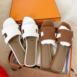Sandales de concepteurs Sandales Luxury Slippers Slippers Sandales Couleurs solides 35-42