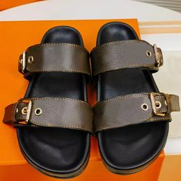 Designer pantoufles sandales hommes pantoufles boucle chaussures pantoufles de haute qualité été chaussures plates en cuir sexy semelle épaisse sandales femmes chaussures chaussures de plage