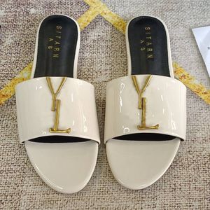 Designer Slippers Sandals Plateforme de mode extérieure cales de mode Chaussures pour les femmes de loisirs non glissés pour femmes pantoufles, augmentation décontractée femme Sandalias 7851258