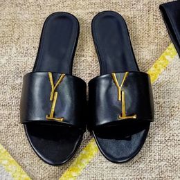 Designer slippers sandalen vrouwen platglaasjes lederen buiten mode zomer schoenen niet-slip vrouw sandalia's zwart goud witte muilezels strandschuifregelaars