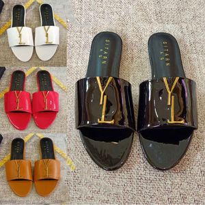 Zapatillas de diseñador Sandalias Plataforma de diapositivas Sandalias de diapositivas metálicas de lujo al aire libre Diapositivas de diseñador Zapatillas de mujer Zapatos Zapatilla de moda de verano con tamaño de caja 37-42