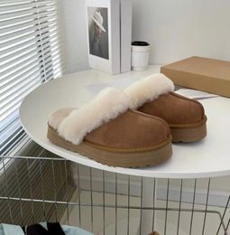 Designer Slippers Laine de mouton Laine mobile intégrée plissintes de mode pantoufles plates décontractées de dunes châtaigne rose violet marron femme pantoufle hivernale de chaleur d'hiver