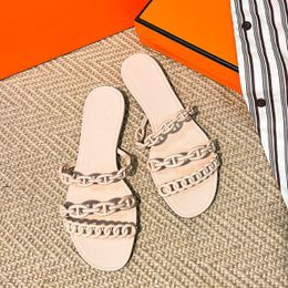 Designer Slippers glissent les sandales triples chaîne de porcs de pigle plage de plage plate fond H Sandales pour femmes PVC Plastique Chaussures 35-41