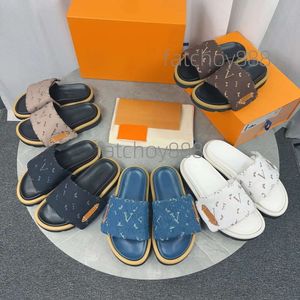 Designer slippers slijbanen zwembad kussenplatform sandalen klassiek merk zomerstrand outdoor sbruffs casual schoenen reliëf zachte platte schoenmaten 35-45