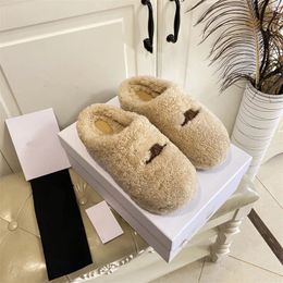 Pantoufles de créateurs Diapositives Pantoufles Femmes Laine Diapositives Peau Pantoufle Sandales Lettres D'hiver Chaud Confortable Fuzzy Fille Flip Flop Shearling Slipper