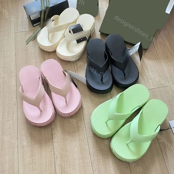 Pantoufles de créateurs Diapositives Femmes Chevron String Sandale Flip Flop Mode Pantoufle Double Lettres Motif Caoutchouc Bas Plateforme Wedge Chaussures De Plage D'été