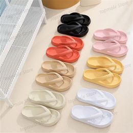 Pantalons de concepteurs Soft Platform Flip-Flops Fal's Clip-Toe Toe non glissade Cloud Slippers Women's Summer Plateforme Salle Bathroom