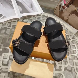 Zapatillas de diseñador Pisos de verano Sandalias de mujer de cuero sexy con dos ajustes de cinturón Zapatillas con punta abierta y hebilla dorada