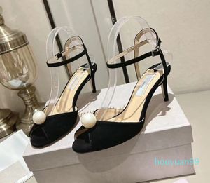 Designer -Pantoufles Sandales d'été Intérieur Plat Tongs En Cuir Lady Femmes Mode Classique Chaussures Dames Taille 35-40