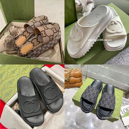 Designadores zapatillas de verano Sandalias para mujeres de lujo Plataforma de goma de lujo Bordado bordado lienzo de fondo de fondo grues