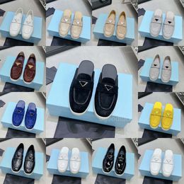 Designer Slippers Driehoek Patroon Dames Heren wikkel rond pantoffels Luxe Ondiepe Loafers Hoogwaardige Slippers Lederen Vintage Honderd Halve Zakken