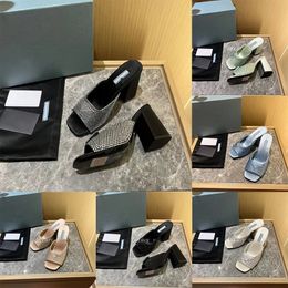 Pantoufles de créateurs Femmes Talons Hauts Noir Cristal Satin Diapositives Mules Cristaux Chunky Sandales Plat Semelle En Caoutchouc Diapositive Fashion Party Lady Pantoufles