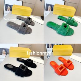 Designer Slippers Femmes LETTRES CROPIQUES CHAUD SHIPPERS DUFFY PLIPPERS INDOOR PLIPPERS D'HIVER BAGUETTE MODE MODES MÉDIES SEXY MULES 35-43