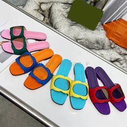 Designer Slippers vrouwen in elkaar grijpen Hollow detail Sandalen Leer Flip Flops Slipper Ve voet van de voeten Dames Sandel Rubber Flat Beach Shoes Maat 35-44