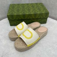 Slippers de créateurs Fashion Fashion Broidered Canvas Designer Slippers Tolevas Covered Platform Sandals3