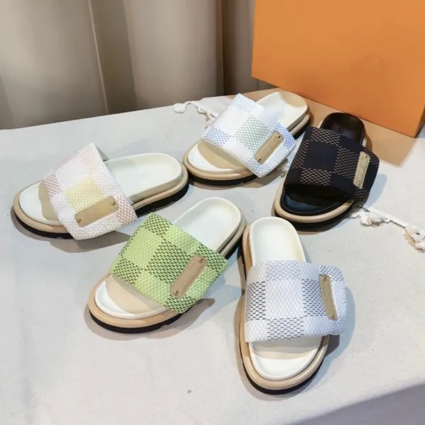 Designer Slippers New Brand Styles Styles de marque de haute qualité Sandales plates Sandales Gétille en cuir Flip Flops Fashion Vacances