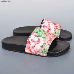 Zapatillas de diseñador para mujer Zapatos planos con brocado floral Impresión de verano Fotos de la calle de moda Zapatos de playa casuales y de moda Sandalias Tamaño 35-45