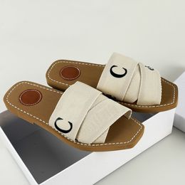 Designer Slippers Woody Sandals Letters Luxury merk modieuze vrouwen canvas glijbanen verstoppen muilezel platte sandalen comfortabele zomer buiten strand slippers