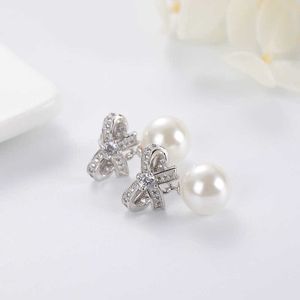 Boucles d'oreilles en perles de petit parfum de concepteur marque les mêmes boucles d'oreilles avec des bijoux en argent sterling en diamant