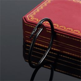 Ontwerper Klein Model Slanke Nagelarmbanden Armbanden 18K Gouden Armband Heren Dames Verjaardagscadeau Moederdag Sieraden Vakantiecadeau Titanium Stalen Sieraden Luxe Design